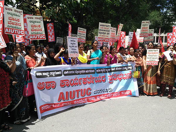 ಬಾಕಿ ಹಣ ಬಿಡುಗಡೆಗೆ ಆಗ್ರಹಿಸಿ ಆಶಾ ಕಾರ್ಯಕರ್ತೆಯರ ಧರಣಿ